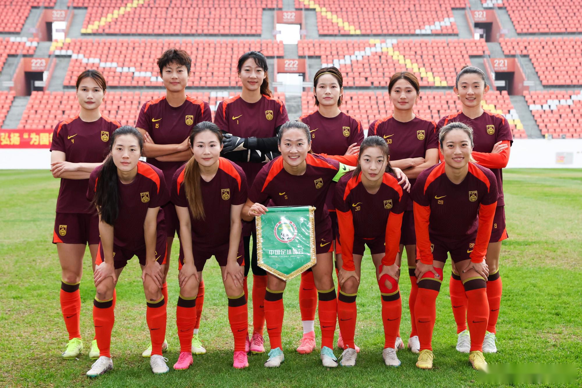 包含中国女足球员个人生活轨迹全面揭秘的词条