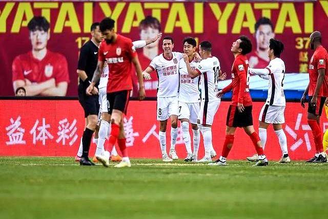 上港主场迎战恒大，争夺本赛季中超第一