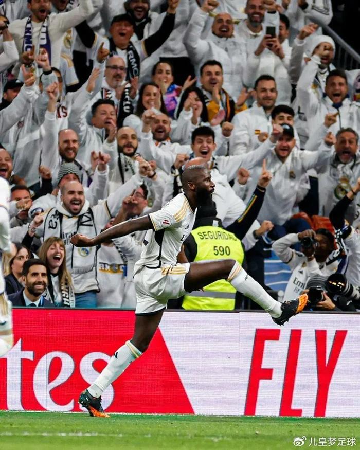 拉齐奥门将连续扑出关键球，防守坚不可摧