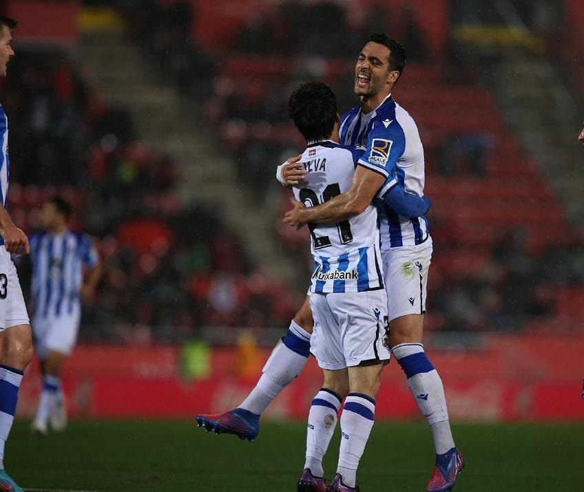 包含欧洲劲旅硬仗取胜，稳步晋级淘汰赛的词条