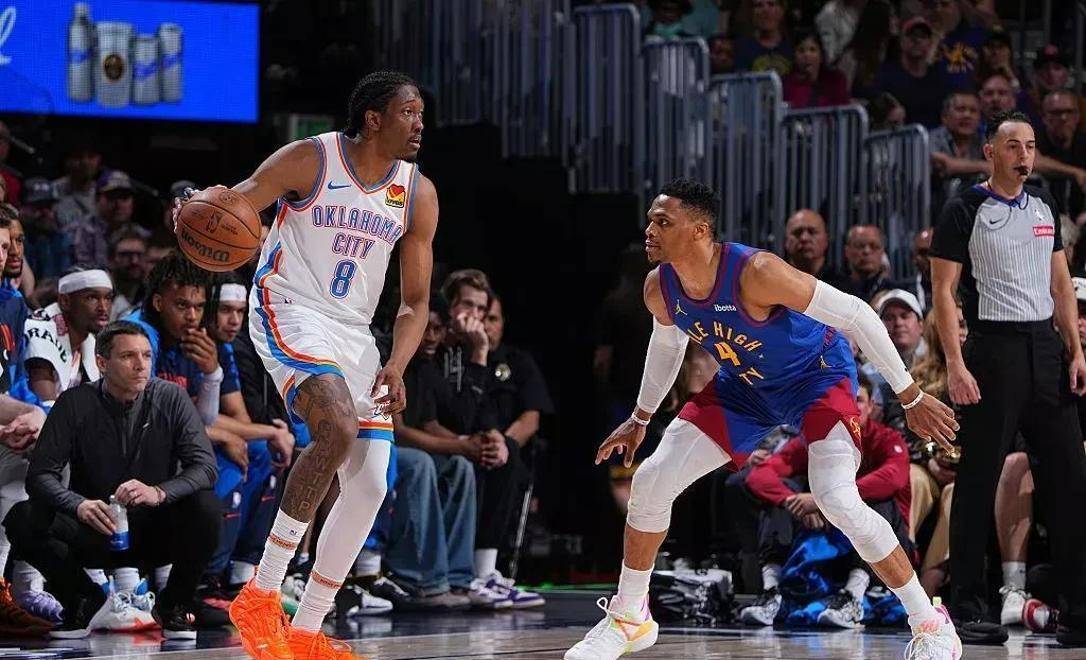 包含詹姆斯三巨头联手，米切尔得分突破，复出首战轰40分冲击季后赛！的词条