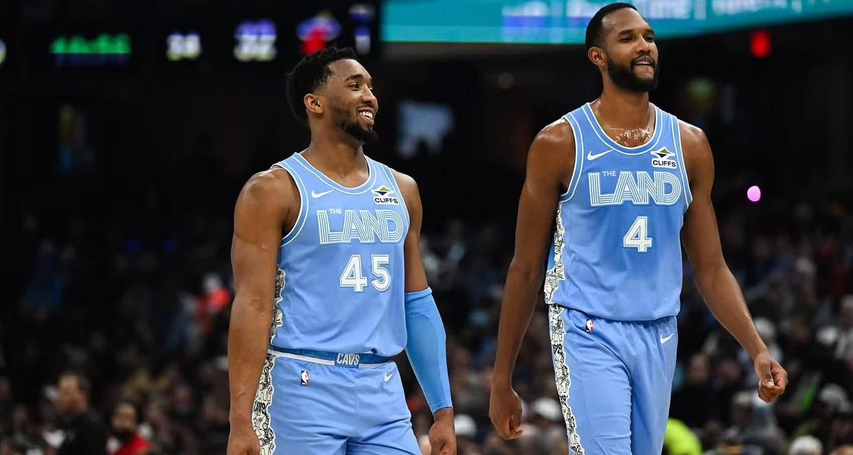 关于詹姆斯狂砍约基奇分，冲击季后赛迎来新赛季高光！的信息