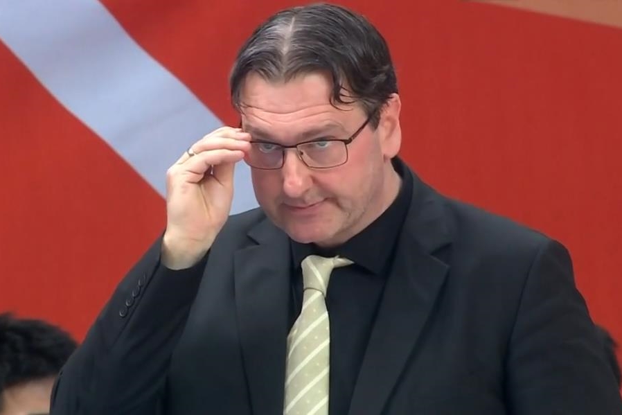 费德勒在皇家马德里比赛中连败，比分优势明显引发热议！